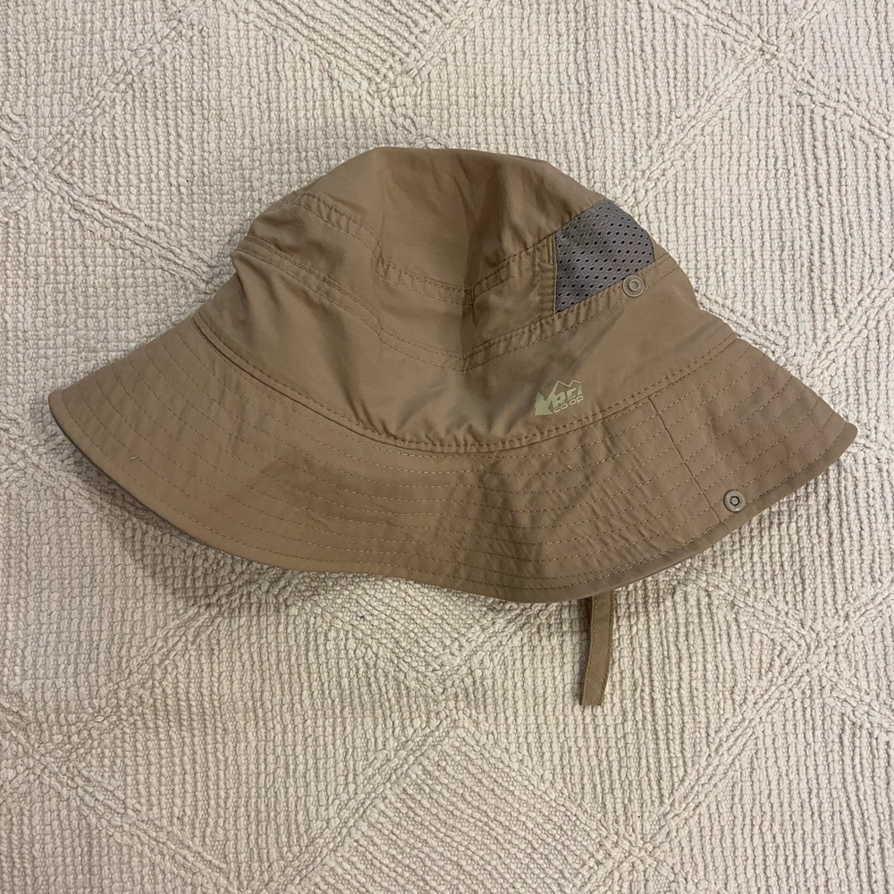 Tan REI outdoors hat!